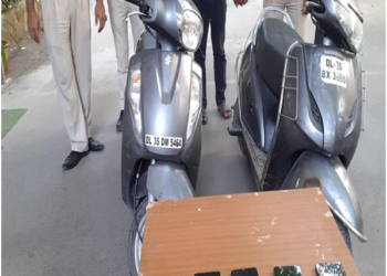 साउथ ईस्ट डिस्ट्रिक पुलिस ने कूड़ा बीनने वाले चोर का किया भंडाफोड़, दो स्कूटी और पांच मोबाइल फ़ोन बरामद