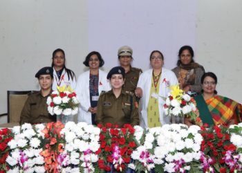 विश्व एड्स दिवस पर मध्य जिला पुलिस ने स्वास्थ्य जांच और जागरूकता शिविर का आयोजन किया