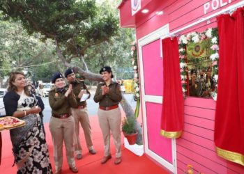 मध्य जिला पुलिस द्वारा माता सुंदरी कॉलेज में महिलाओं के लिए गुलाबी बूथ का उद्घाटन कार्यक्रम के बाद सात नए गुलाबी बूथों का हुआ वर्चुअल उद्घाटन