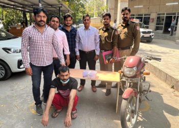 दिल्ली पुलिस दक्षिण रोहिणी क्षेत्र की क्रैक टीम ने कुख्यात अपराधी अवैध हथियार के साथ धरदबोचा