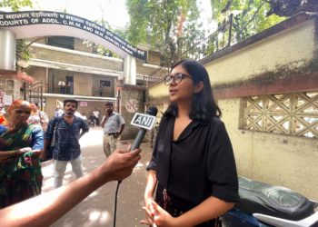 दिल्ली महिला आयोग की अध्यक्ष स्वाति मालीवाल मुंबई के विधायक अबू आज़मी के खिलाफ दर्ज एफआईआर के मामले में गवाह के रूप में मुंबई की एक अदालत में पेश हुईं