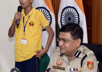 दिल्ली पुलिस आयुक्त ने जम्मू और कश्मीर के बच्चों के एक और जत्थे की मेजबानी की