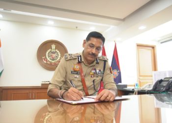 1988 बैच के तमिलनाडु कैडर के आईपीएस अधिकारी संजय अरोड़ा ने आज दिल्ली के पुलिस आयुक्त का पदभार ग्रहण कर लिया है