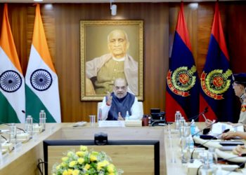 केंद्रीय गृह एवं सहकारिता मंत्री अमित शाह ने नई दिल्ली स्थित दिल्ली पुलिस मुख्यालय का दौरा कर विभिन्न विषयों पर अधिकारियों के साथ लम्बी बैठक की