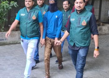 दिल्ली पुलिस की स्पेशल सेल ने एक कुख्यात लुटेरे को किया गिरफतार