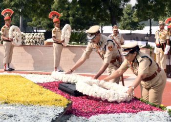 दिल्ली पुलिस ने पुलिस स्मृति दिवस मनाया, सेवा में अपने प्राणों की आहुति देने वाले पुलिस जवानों को दी श्रद्धांजलि