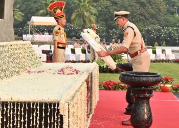 दिल्ली पुलिस ने राष्ट्रीय पुलिस स्मारक पर बहादुरों को याद किया