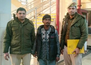 मध्य जिला थाना कमला मार्केट स्टाफ ने एक घोषित लुटेरे को धरदबोचा