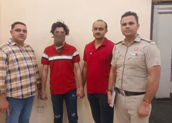 मध्य जिला के थाना हौज काजी स्टाफ ने एक एक लुटेरा जो घोषित अपराधी को धरदबोचा