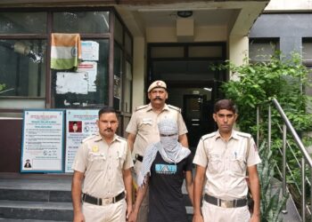 सेंट्रल डिस्ट्रिक थाना आनंद पर्वत,पुलिस टीम ने एक स्नैचर को किया गिरफ्तार