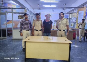 मध्य जिला थाना कमला मार्केट स्टाफ ने एक स्नैचर को धरदबोचा