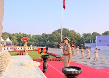 दिल्ली पुलिस ने राष्ट्रीय पुलिस स्मारक पर शहीद पुलिस जवानों को श्रद्धांजलि दी