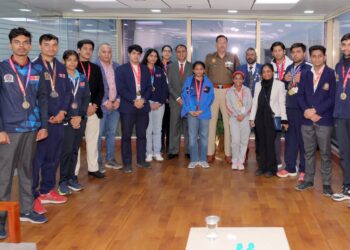 दिल्ली पुलिस आयुक्त ने निशानेबाजी में पदक जीतने वाले पुलिस कर्मियों के बच्चों को सम्मानित किया