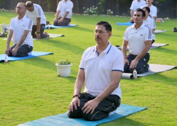 अंतरराष्ट्रीय योग दिवस पर दिल्ली पुलिस मुख्यालय में योग से सजी सुबह, 432 पुलिसकर्मी हुए शामिल