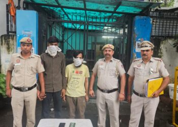 एलएनजीपी अस्पताल में मोबाइल चोरी करने वाले दो चोर रंगे हाथों गिरफ्तार, एक आरोपी छह मामलों में पहले से वांछित