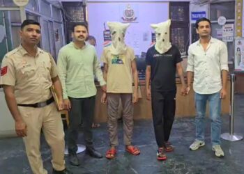 कमला मार्केट पुलिस की बड़ी कामयाबी : दो स्नैचर्स गिरफ्तार, 4 मोबाइल फोन और चोरी की स्कूटी बरामद