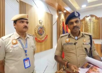 Delhi Police Central District Rashtra Ekta Diwas हेड कांस्टेबल संदीप कुमार की देशभक्ति को सलाम — पटेल नगर थाने में स्थापित की सरदार वल्लभभाई पटेल की प्रतिमा