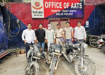 कुख्यात ऑटो चोर गिरफ्तार; एएटीएस/उत्तर-पूर्वी जिला टीम ने तीन चोरी की मोटरसाइकिलें बरामद कीं