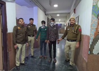 कमला मार्किट पुलिस की बड़ी कार्रवाई: दो कुख्यात स्नैचर्स गिरफ्तार, मोबाइल फोन और स्कूटी बरामद