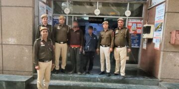 कमला मार्किट थाना पुलिस ने लूट की वारदात को कुछ घंटों में सुलझाया, दो आरोपी गिरफ्तार, नकदी, आधार कार्ड और चाकू बरामद