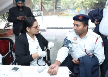 दिल्ली ट्रैफिक पुलिस ने जवानों के लिए आयोजित किए मेडिकल हेल्थ चेकअप कैंप