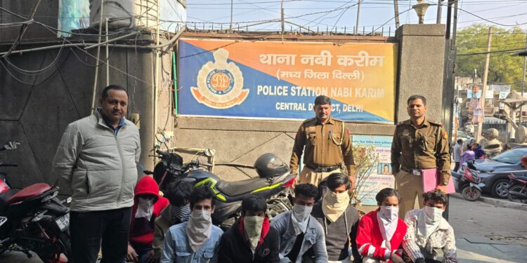 अवैध हुक्का बार पर नबी करीम पुलिस की बड़ी कार्रवाई, 14 गिरफ्तार, 10 नाबालिग बच्चों को बचाया