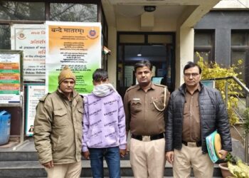 नई दिल्ली: आनंद पर्वत से दिल्ली पुलिस ने मोबाइल छीनने के आरोपी को दबोचा