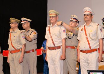 दिल्ली पुलिस की पिपिंग सेरेमनी: 145 कर्मियों को सेवानिवृत्ति पर मानद पदोन्नति, भावुक माहौल में हुआ सम्मान