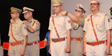 दिल्ली पुलिस की पिपिंग सेरेमनी: 145 कर्मियों को सेवानिवृत्ति पर मानद पदोन्नति, भावुक माहौल में हुआ सम्मान