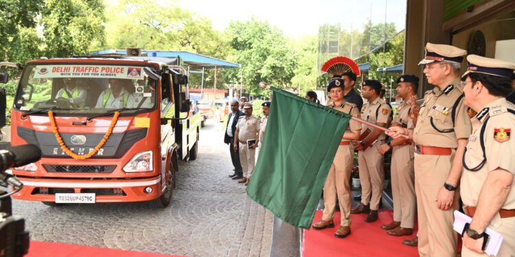 Delhi Traffic Police दिल्ली में ट्रैफिक मैनेजमेंट हाईटेक: 76 नई क्रेन शामिल, 125 ओवरस्पीड कैमरों से बढ़ेगी सख्ती