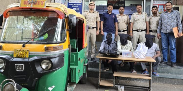 Delhi Police Central District – फर्जी सरकारी अधिकारी बनकर लूट करने वाला गैंग गिरफ्तार,सीसीटीवी से खुलासा