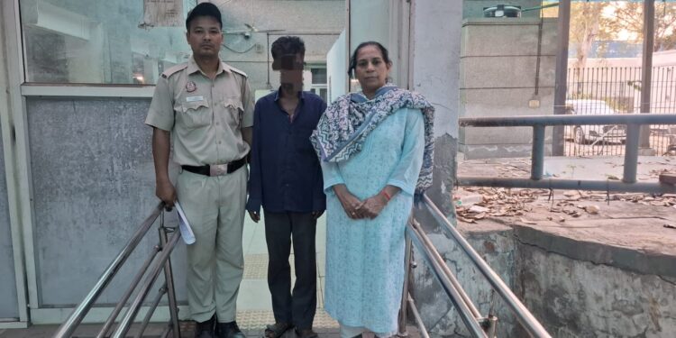 Delhi Police नौकरी का झांसा देकर नाबालिग को बेचने की साजिश नाकाम, महिला पुलिस की मुस्तैदी से बची 17 वर्षीय लड़की