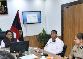 दिल्ली में ट्रैफिक जाम और सड़क सुरक्षा सुधार पर बड़ी पहल, ट्रैफिक पुलिस और PWD की संयुक्त बैठक