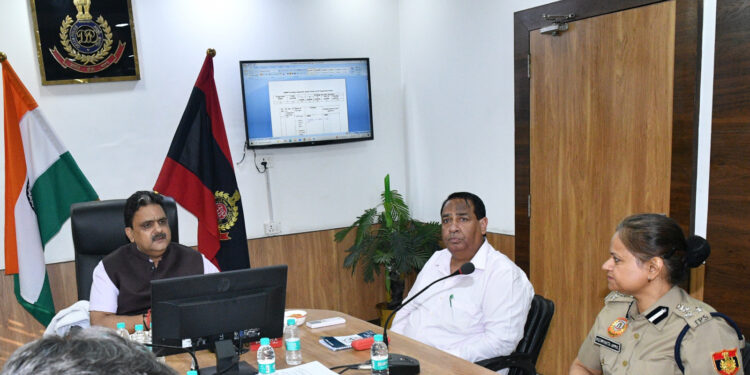 दिल्ली में ट्रैफिक जाम और सड़क सुरक्षा सुधार पर बड़ी पहल, ट्रैफिक पुलिस और PWD की संयुक्त बैठक