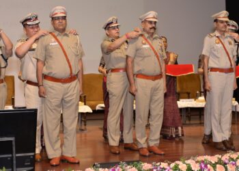 दिल्ली पुलिस मुख्यालय में पिपिंग सेरेमनी: 182 कर्मियों को रिटायरमेंट पर मानद पदोन्नति