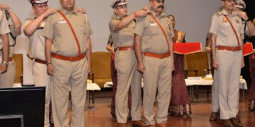 दिल्ली पुलिस मुख्यालय में पिपिंग सेरेमनी: 182 कर्मियों को रिटायरमेंट पर मानद पदोन्नति