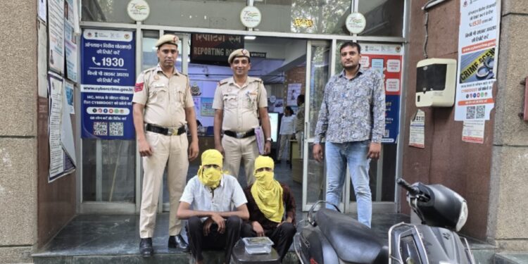 मिंटो रोड पर पुलिस की मुस्तैदी: कुख्यात स्नैचर गिरफ्तार, चोरी की स्कूटी और चाकू बरामद