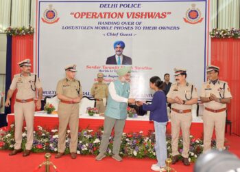‘ऑपरेशन विश्वास’ बना दिल्ली पुलिस की बड़ी कामयाबी, 12,600 चोरी और गुम मोबाइल लौटाए गए मालिकों को