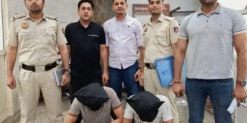 दिल्ली पुलिस सेंट्रल डिस्ट्रिक टीम ने फर्जी महिला प्रोफाइल बनाकर ‘तंत्र-मंत्र’ के नाम पर देशभर में ठगी करने वाले दो साइबर ठग गिरफ्तार