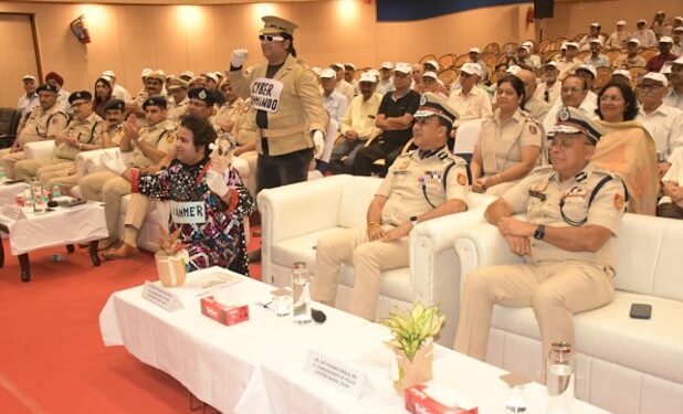 शाहदरा पुलिस का मेगा साइबर जागरूकता अभियान, 250 से अधिक वरिष्ठ नागरिकों को ऑनलाइन ठगी से बचने के गुर सिखाए