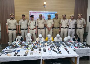 रोहिणी पुलिस का मेगा ऑपरेशन: 1 करोड़ के 325 चोरी के मोबाइल बरामद, बांग्लादेश-नेपाल तक फैले अंतरराष्ट्रीय सिंडिकेट का भंडाफोड़