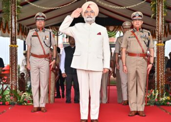 कमिश्नरेट डे 2026: दिल्ली पुलिस की भव्य परेड में अनुशासन, सेवा और शौर्य का प्रदर्शन, एलजी ने दी टेक्नोलॉजी आधारित और जनता-केंद्रित पुलिसिंग की सीख