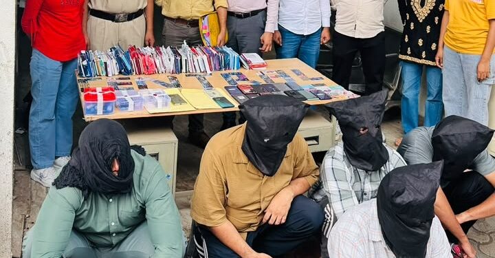 ₹10,000 की साइबर ठगी की जांच से खुला ₹70 करोड़ का अंतरराष्ट्रीय म्यूल अकाउंट सिंडिकेट, दिल्ली पुलिस ने बैंक मैनेजर समेत 10 लोगों पर की बड़ी कार्रवाई