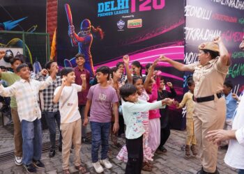 बाल सुरक्षा माह का भव्य समापन: दिल्ली पुलिस ने 200 बच्चों को दिखाया DPL का उद्घाटन मुकाबला, पूरे जुलाई में 30 हजार से अधिक बच्चों व अभिभावकों को किया जागरूक