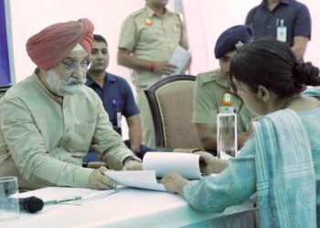 थाना दिवस–जनसुनवाई: दिल्ली में 10 हजार से अधिक शिकायतों का समाधान, एलजी ने मौर्या एन्क्लेव थाने में सुनीं लोगों की समस्याएं