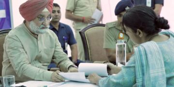 थाना दिवस–जनसुनवाई: दिल्ली में 10 हजार से अधिक शिकायतों का समाधान, एलजी ने मौर्या एन्क्लेव थाने में सुनीं लोगों की समस्याएं