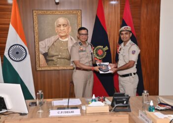 दिल्ली पुलिस आयुक्त अनुराग कुमार ने उत्कृष्ट कार्य के लिए दिल्ली पुलिसकर्मियों को किया सम्मानित