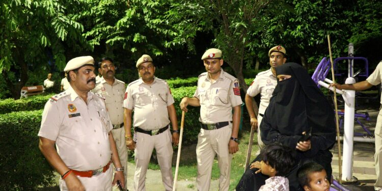 ऑपरेशन ‘शिष्टाचार’ के तहत महिलाओं की सुरक्षा को लेकर सेंट्रल जिला पुलिस का विशेष अभियान