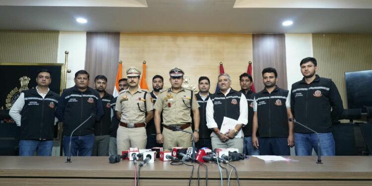पहाड़गंज में पुलिस और बदमाशों के बीच मुठभेड़, चार राउंड फायरिंग के बाद दो आरोपी गिरफ्तार; दोनों के पैरों में लगी गोली