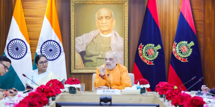 दिल्ली पुलिस मुख्यालय पहुंचे केंद्रीय गृह मंत्री अमित शाह, मुख्यमंत्री रेखा गुप्ता भी रहीं मौजूद
